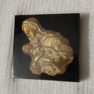 VINTAGE LUCITE PAPERWEIGHT GOLD VIRGIN MARY MOTHER CHILD